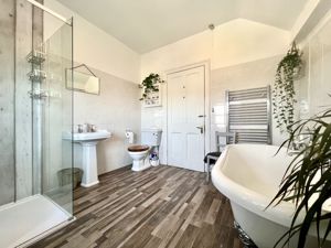 Family Bathroom- click for photo gallery